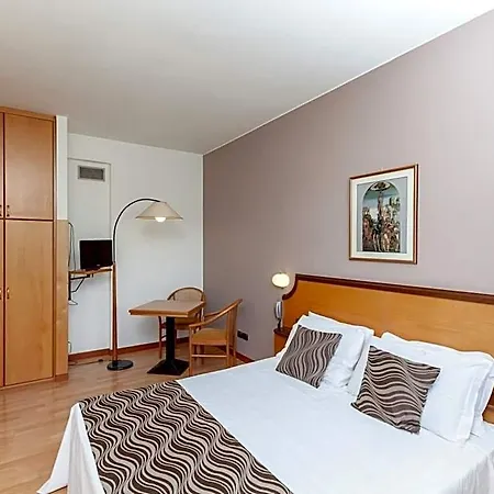 Tevere Perugia מלון 3*