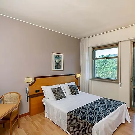 מלון Tevere Perugia 3*